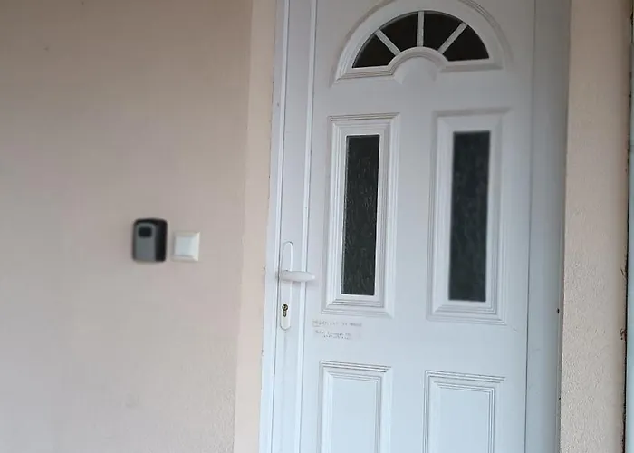 Vikendica Mountain Gologlavica